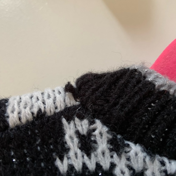 Arielle Graphic B&W Vintage 80s Knit Sweater - Picture 8 of 10